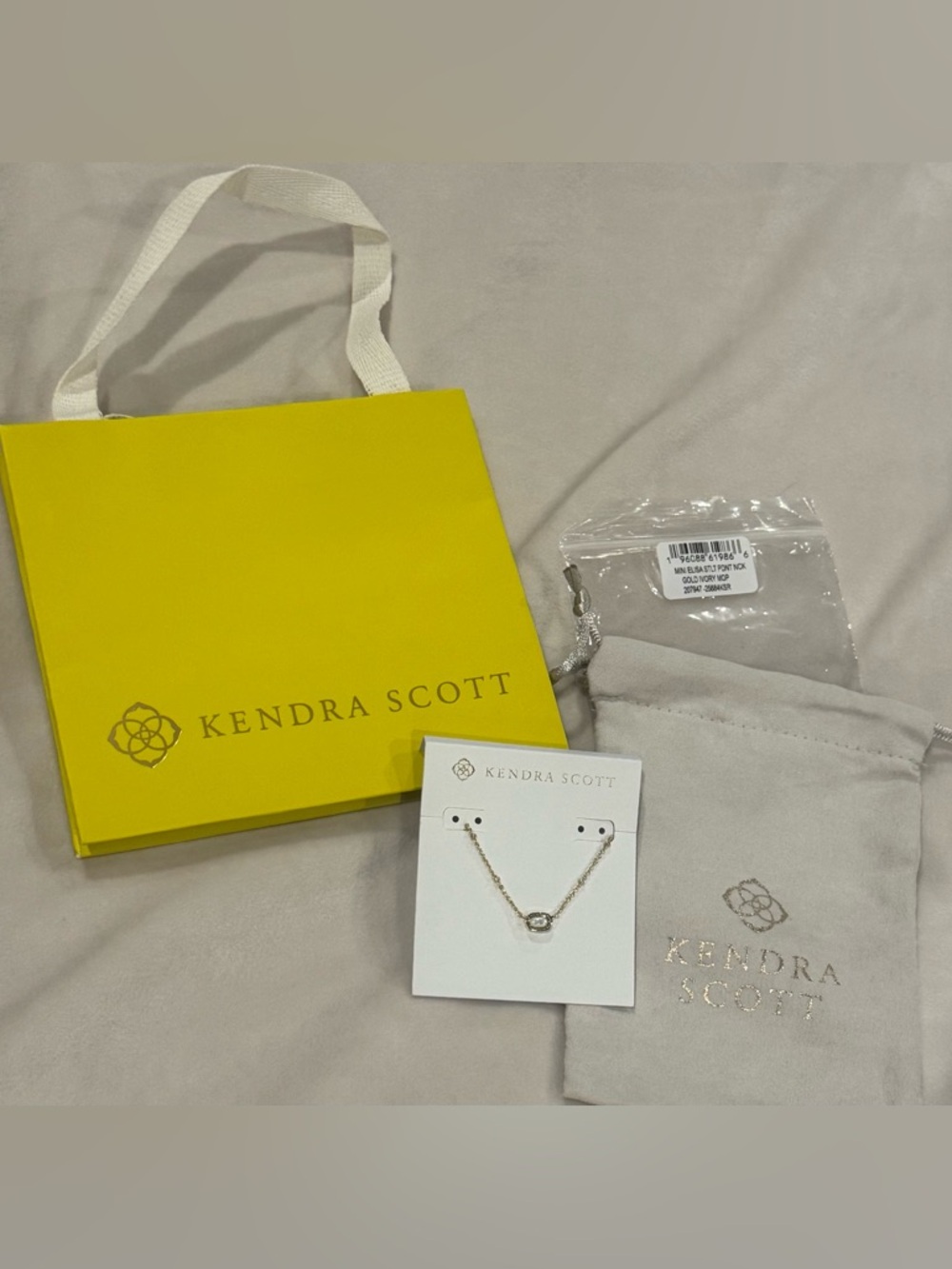 Kendra Scott NWT mini Elisa necklace ivory mother of pearl.